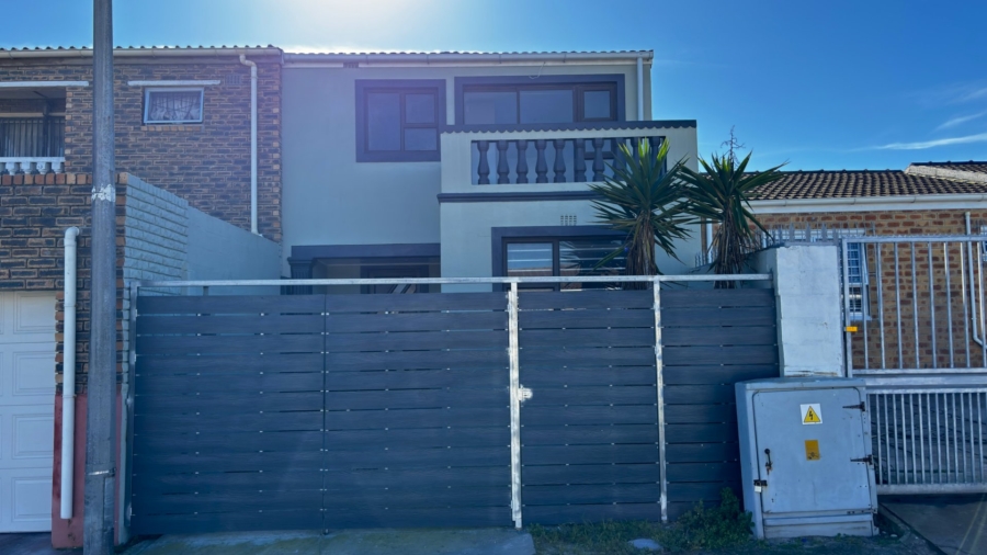  Bedroom Property for Sale in Westridge Western Cape